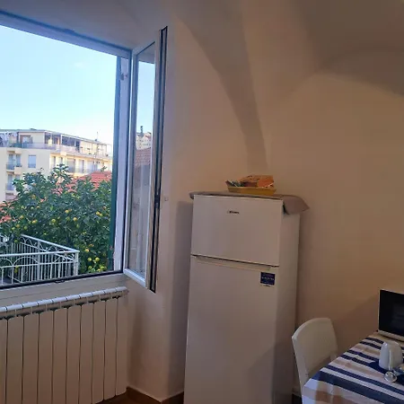 公寓 Casa Fiori - Zona , 7 Min Dalle Spiagge 圣雷默